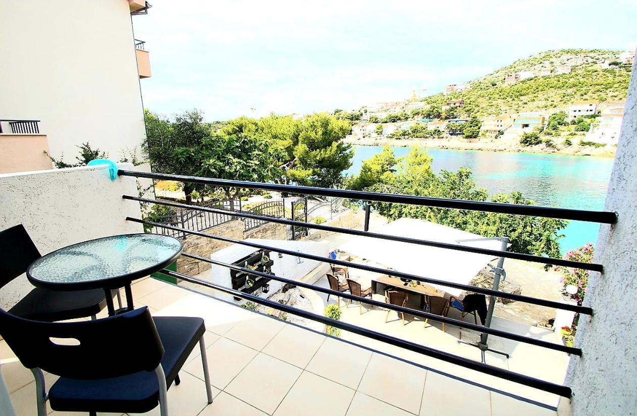 Apartments Petrovic Primošten المظهر الخارجي الصورة