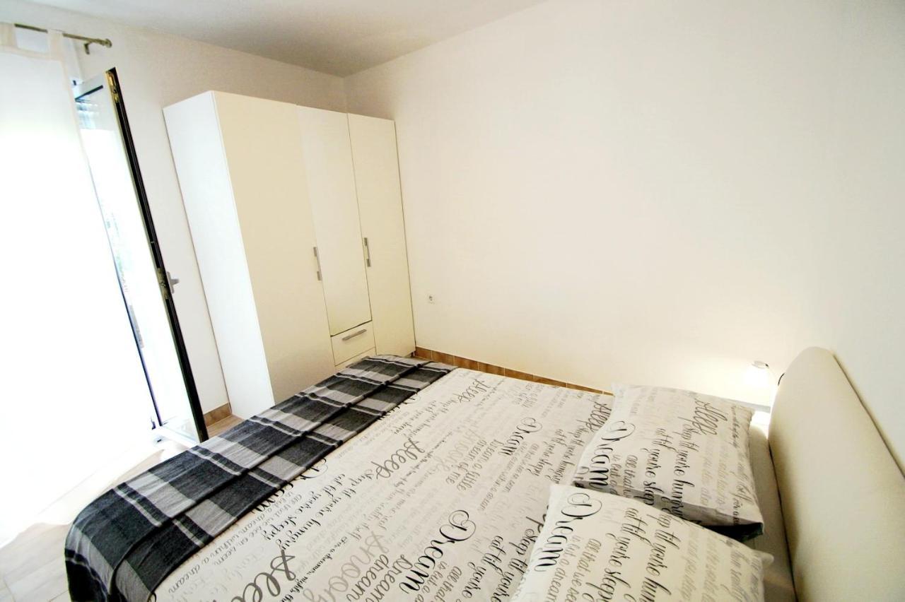 Apartments Petrovic Primošten المظهر الخارجي الصورة