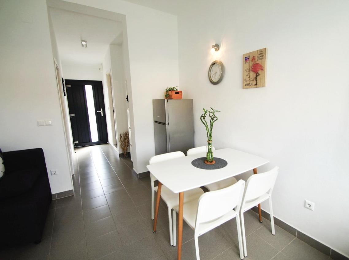Apartments Petrovic Primošten المظهر الخارجي الصورة