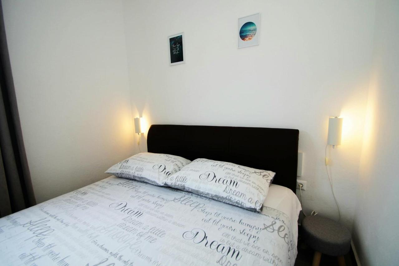 Apartments Petrovic Primošten المظهر الخارجي الصورة
